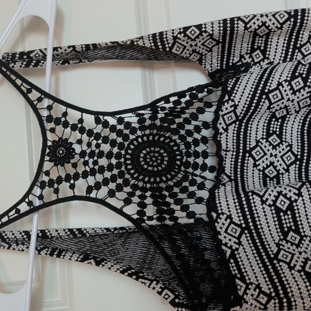 Annianna Black and White Textured Cardigan - Picture 2 of 6
